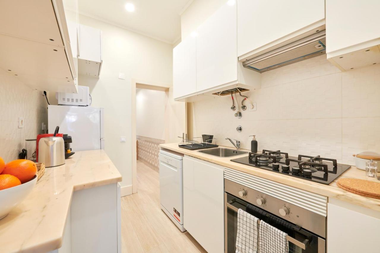 Charming 3Br Apt W/ Patio, By Timecooler Lizbona Zewnętrze zdjęcie