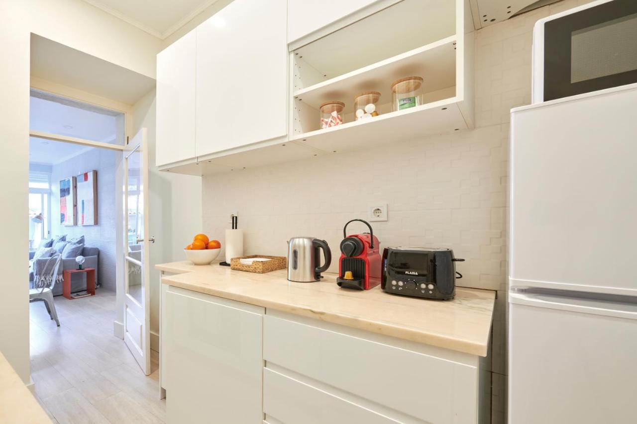 Charming 3Br Apt W/ Patio, By Timecooler Lizbona Zewnętrze zdjęcie
